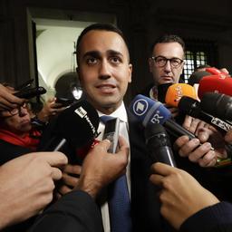 Luigi Di Maio spricht zur Presse