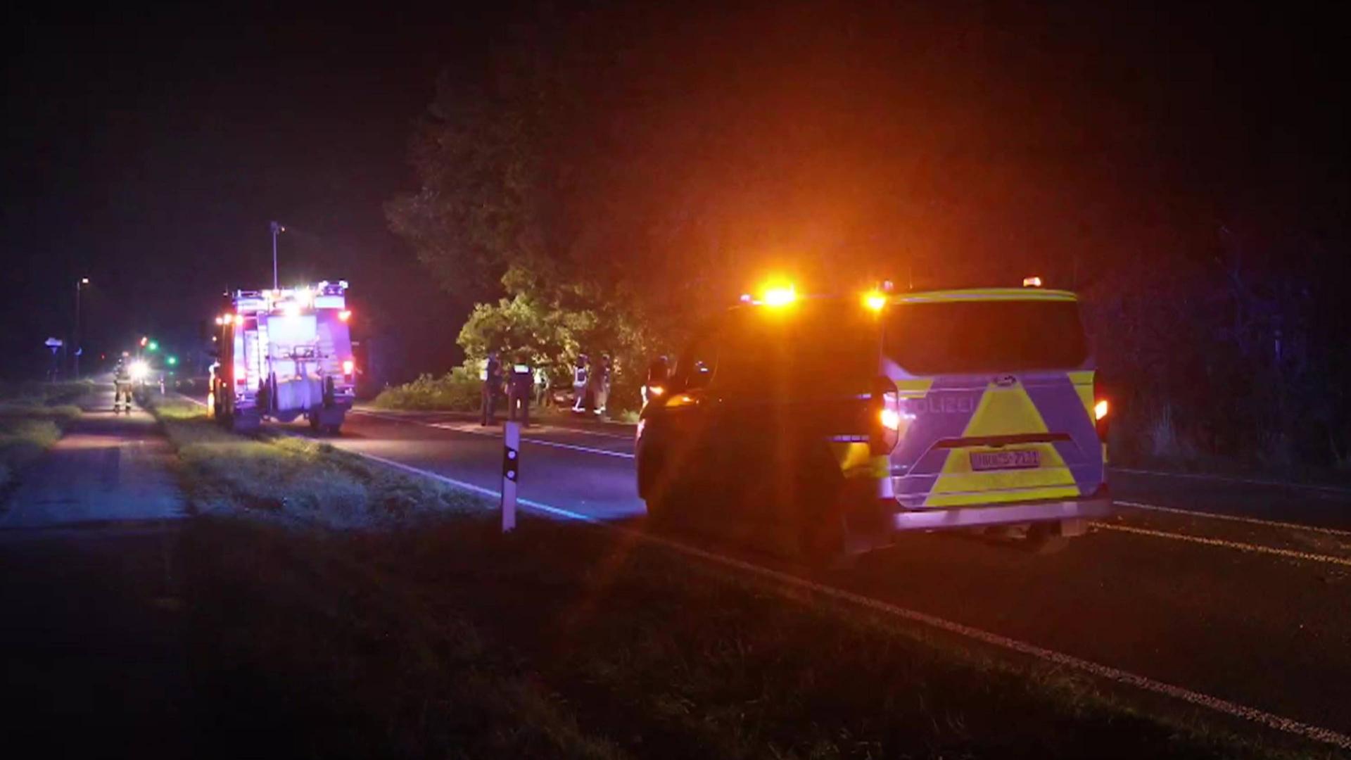 Feuerwehr und Polizei am Unfallort | NonstopNews
