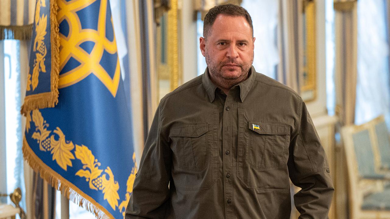 Selenskyjs Bürochef tritt wegen Korruptionsermittlungen zurück Selenskyjs Bürochef tritt wegen Korruptionsermittlungen zurück