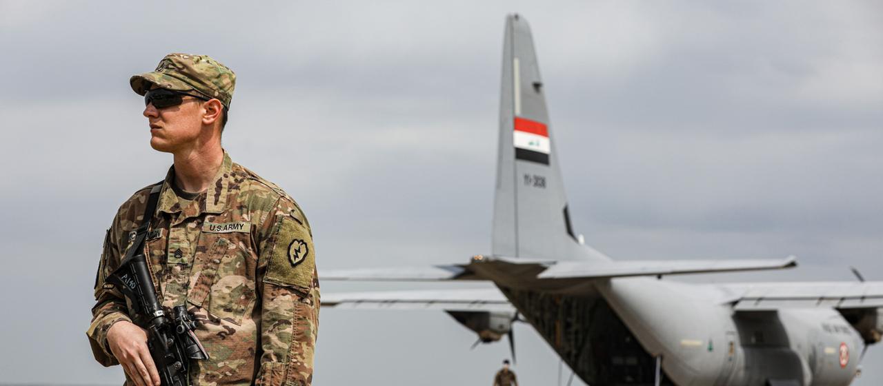 US-Soldat bei der Abzugsfeier der US-Streitkräfte aus dem Stützpunkt Qayyarah 2020.