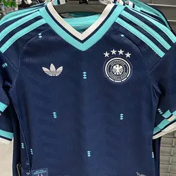 Fifa World Cup 2026 Trikots und Bälle von Adidas.
