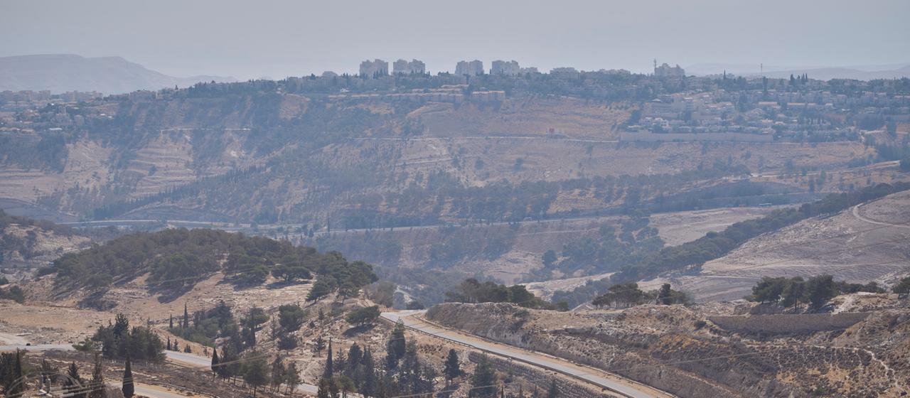 Blick auf ein Gebiet in der Nähe von Maale Adumim, einer israelischen Siedlung im besetzten Westjordanland, in dessen Nähe nach Angaben der israelischen Regierung im Rahmen des Siedlungsprojekts E1 Wohneinheiten gebaut werden sollen.