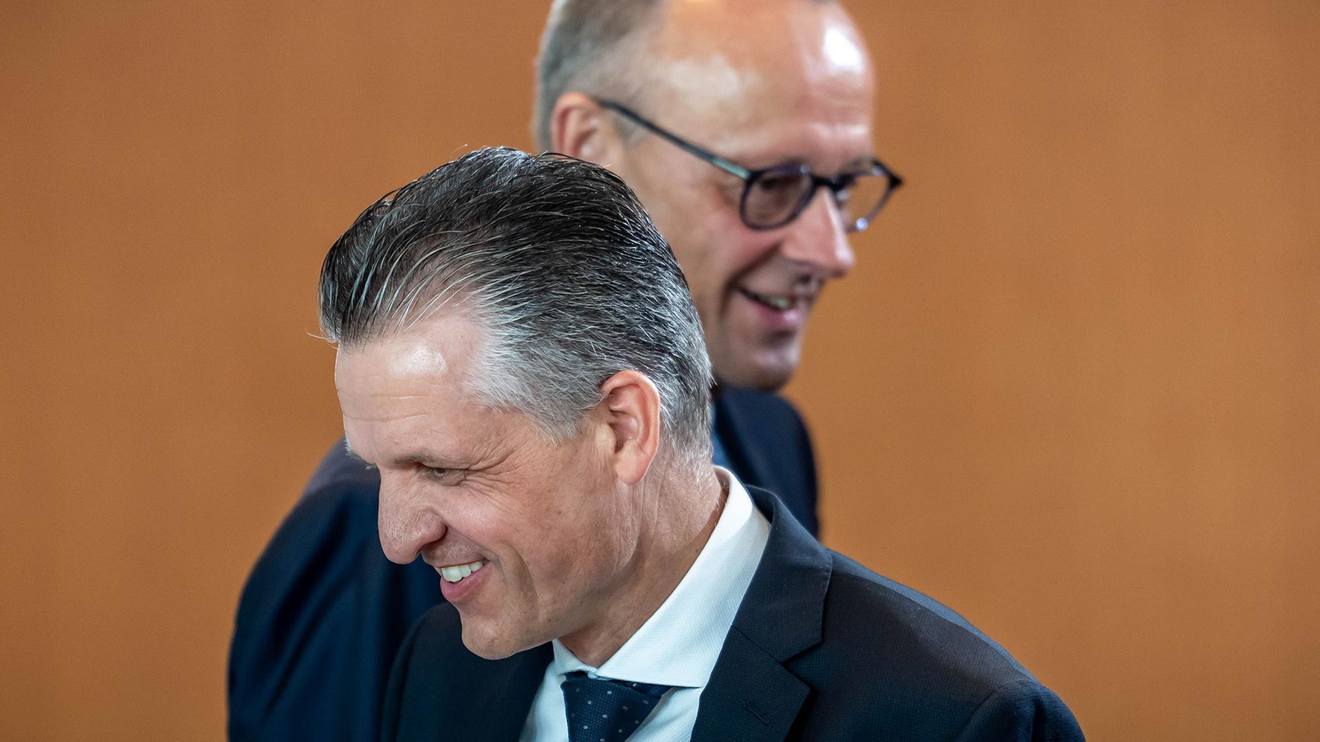 Kommentar: Die Fraktion steht noch, der Kanzler wackelt