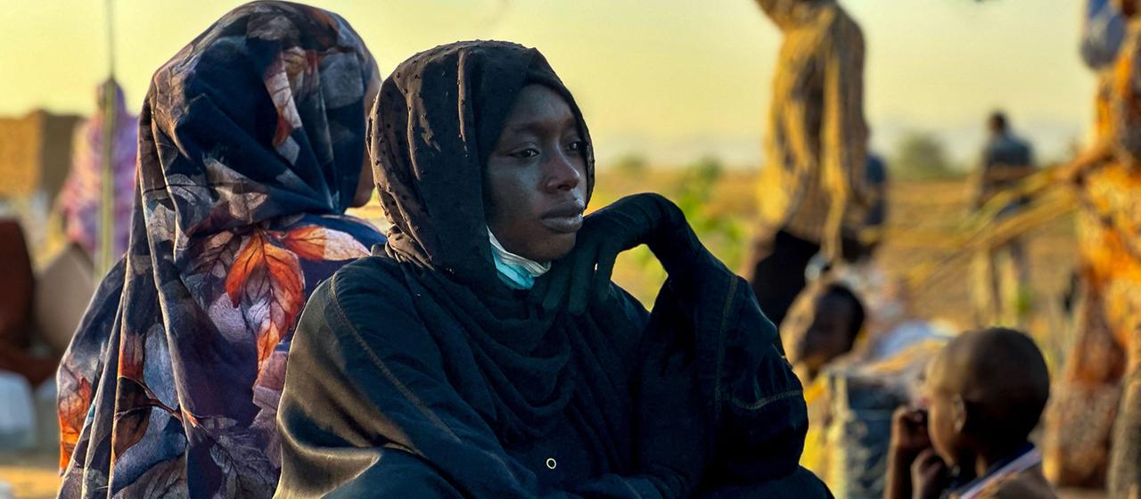 Vertriebene Frauen ruhen sich in Tawila in der vom Krieg zerrütteten Region Darfur im Westen des Landes aus. | AFP Vertriebene Frauen ruhen sich in Tawila in der vom Krieg zerrütteten Region Darfur im Westen des Landes aus.