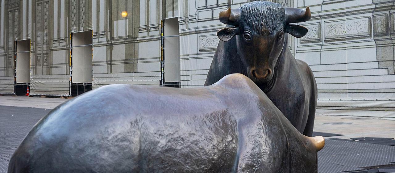 Bulle und Bär vor der Frankfurter Börse.