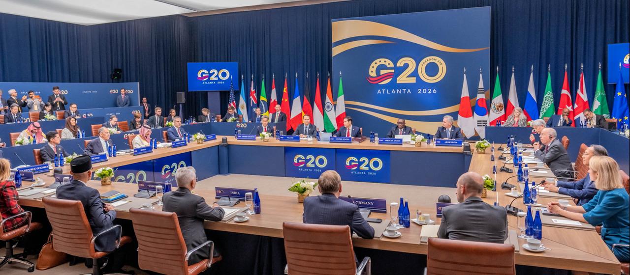 Außenminister der G20-Länder sitzen bei ihrem Treffen in Atlanta an einem Tisch