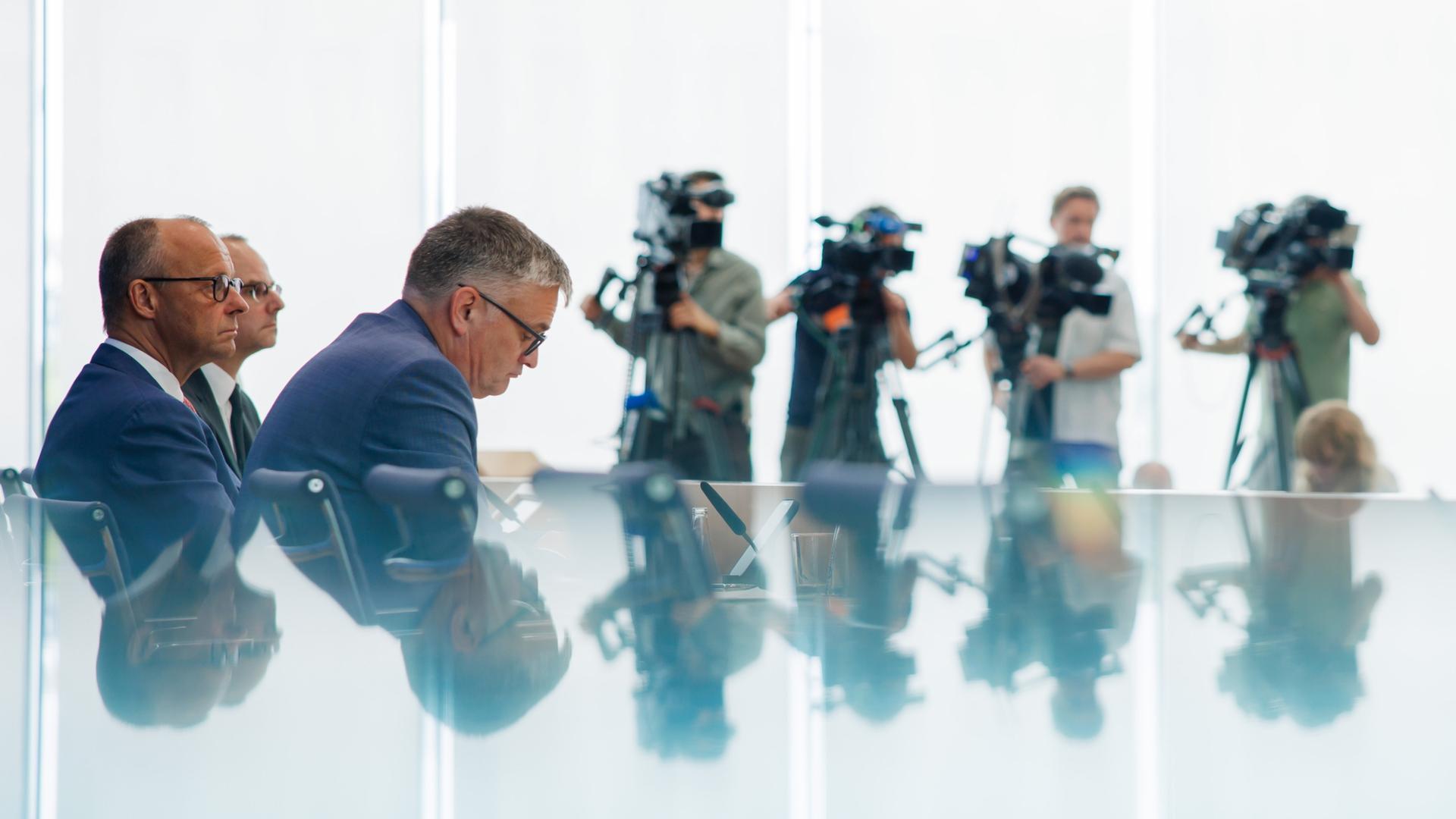 Bundeskanzler Merz: Sommerbilanz mit angezogener Handbremse