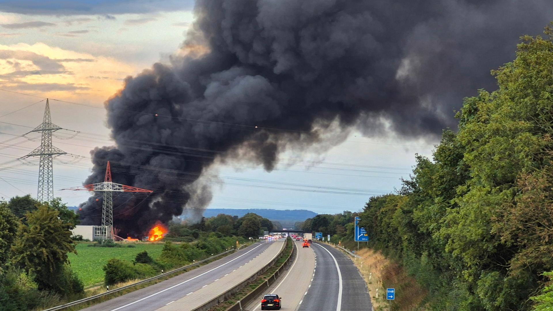 Feuer in Bergheim weitestgehend gelöscht
