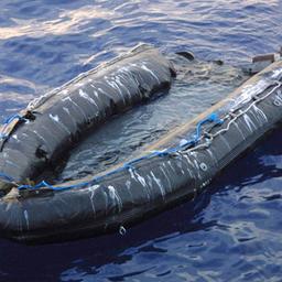 Ein leeres Schlauchboot