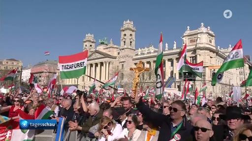 Riesige Demonstrationen läuten Wahlkampffinale in Ungarn ein