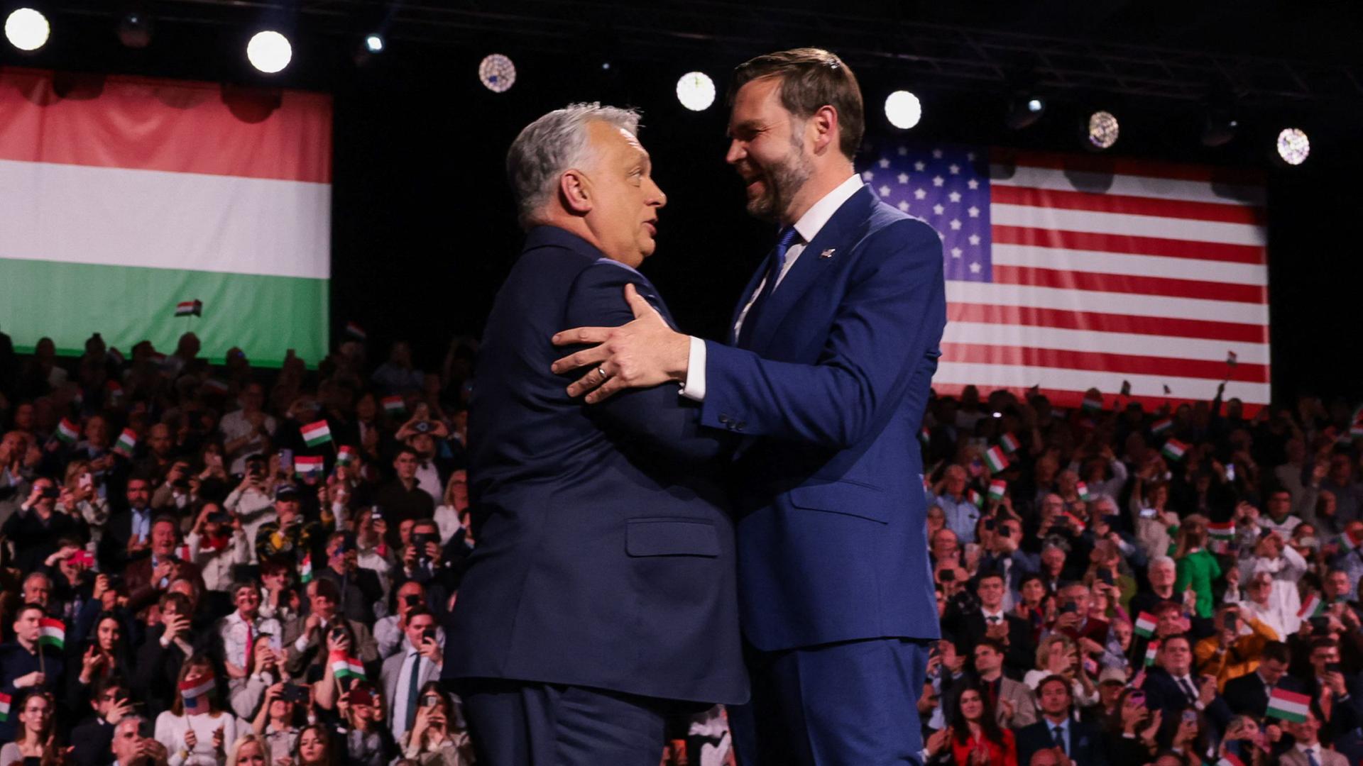 Viktor Orban und JD Vance | AFP