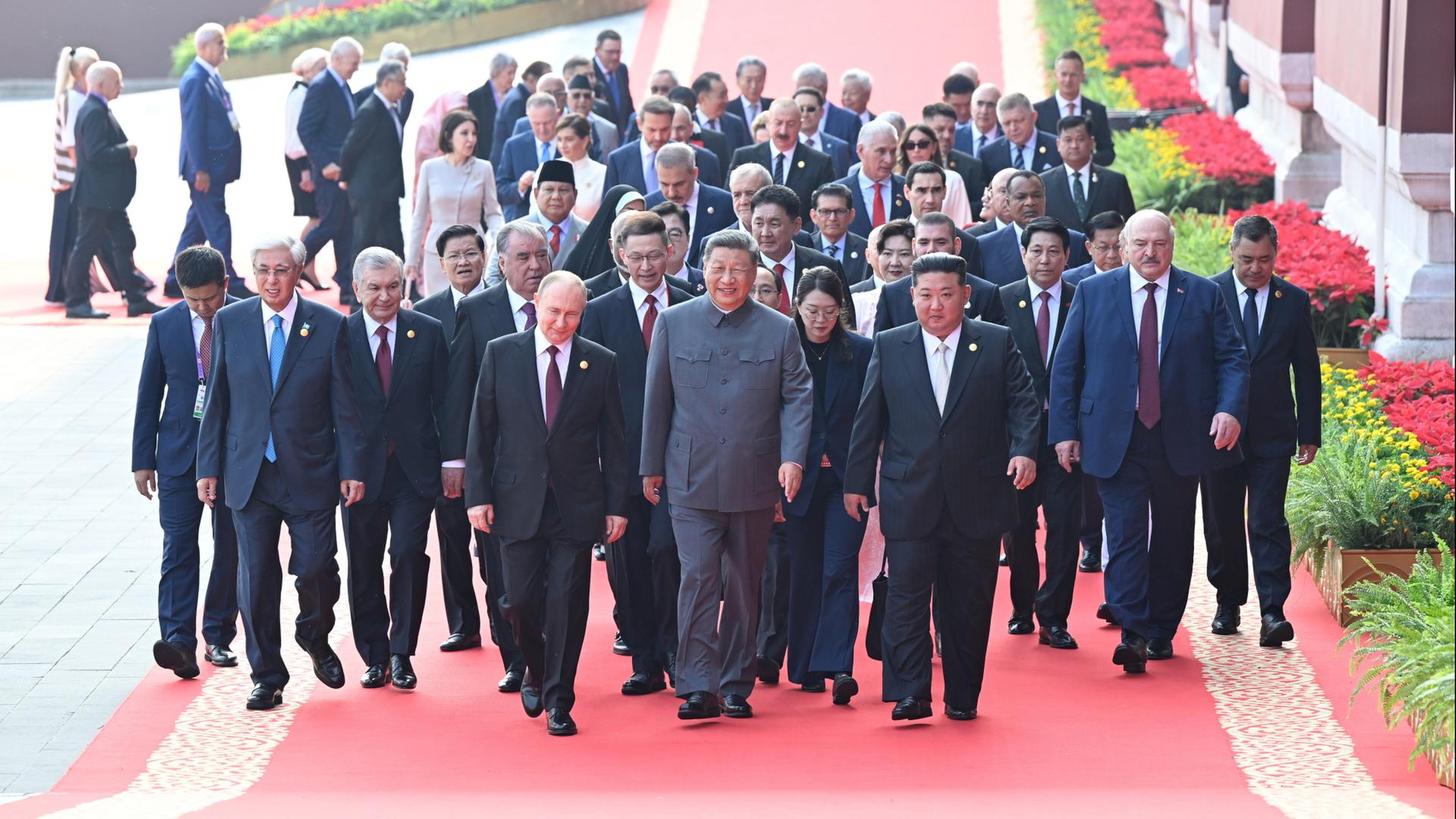 Kommentar zur Parade in Peking: Vereint gegen den Westen
