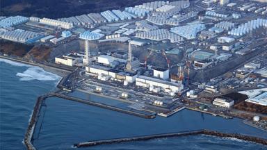 Ein Foto aus einem Flugzeug zeigt das Kernkraftwerk Fukushima Daiichi in der Präfektur Fukushima.