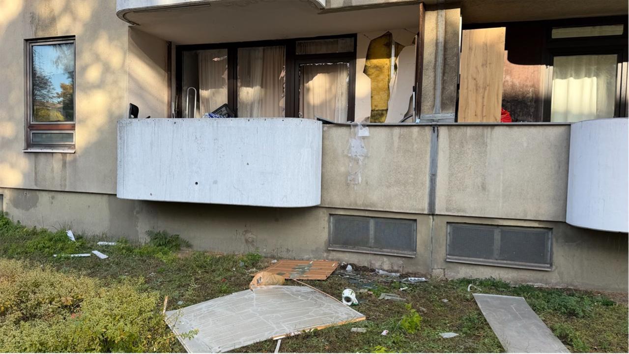 Explosion auf einem Balkon in Mariendorf beschädigt Wohnung