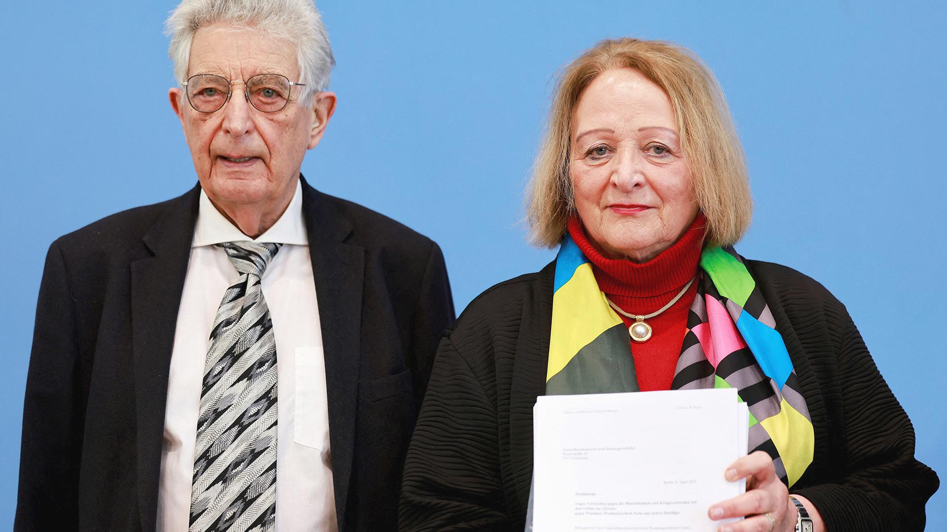 Ex-Bundesminister stellen Anzeige wegen Kriegsverbrechen | tagesschau.de