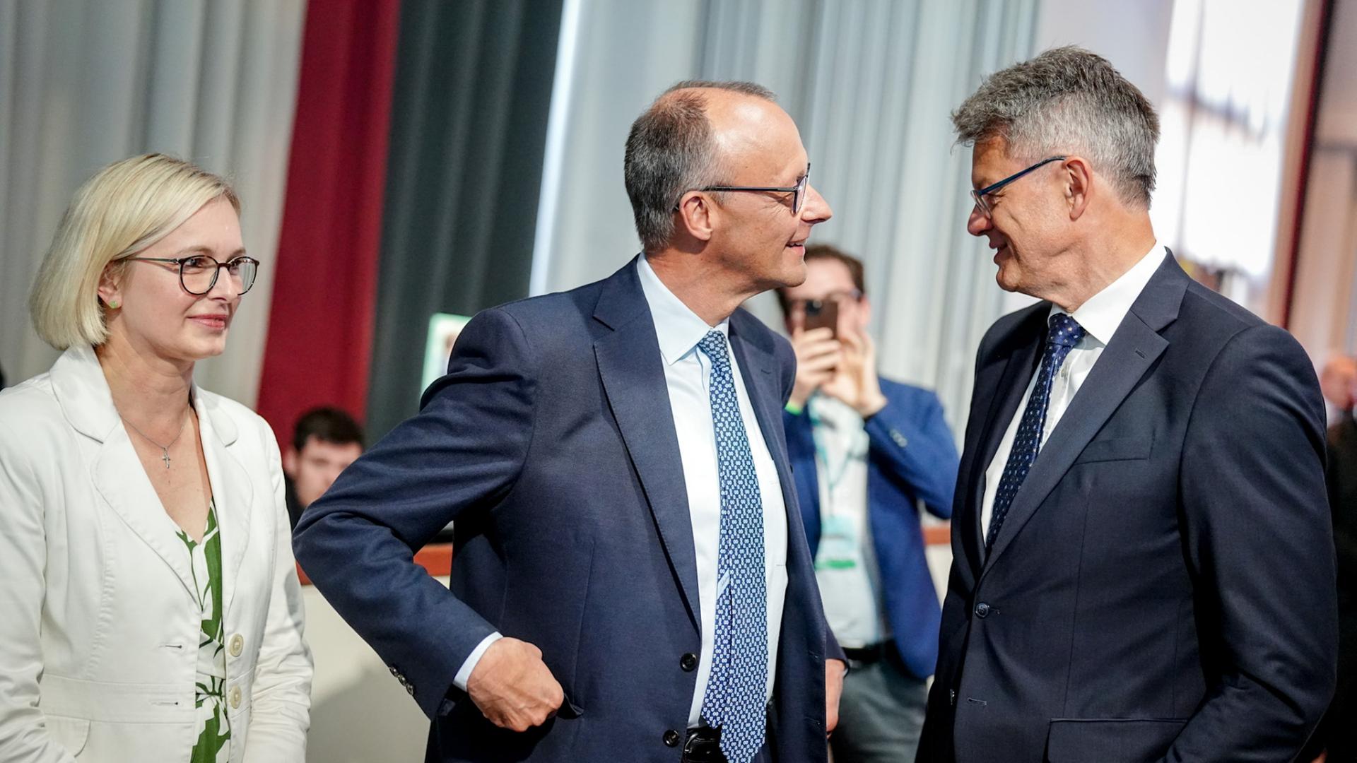 Christiane Schenderlein, Friedrich Merz und Patrick Schnieder (Archivbild vom 28.04.2025) | dpa