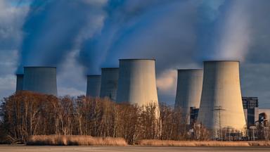 Braunkohlekraftwerk Jänschwalde der LEAG im Brandenburger Teil der Lausitz