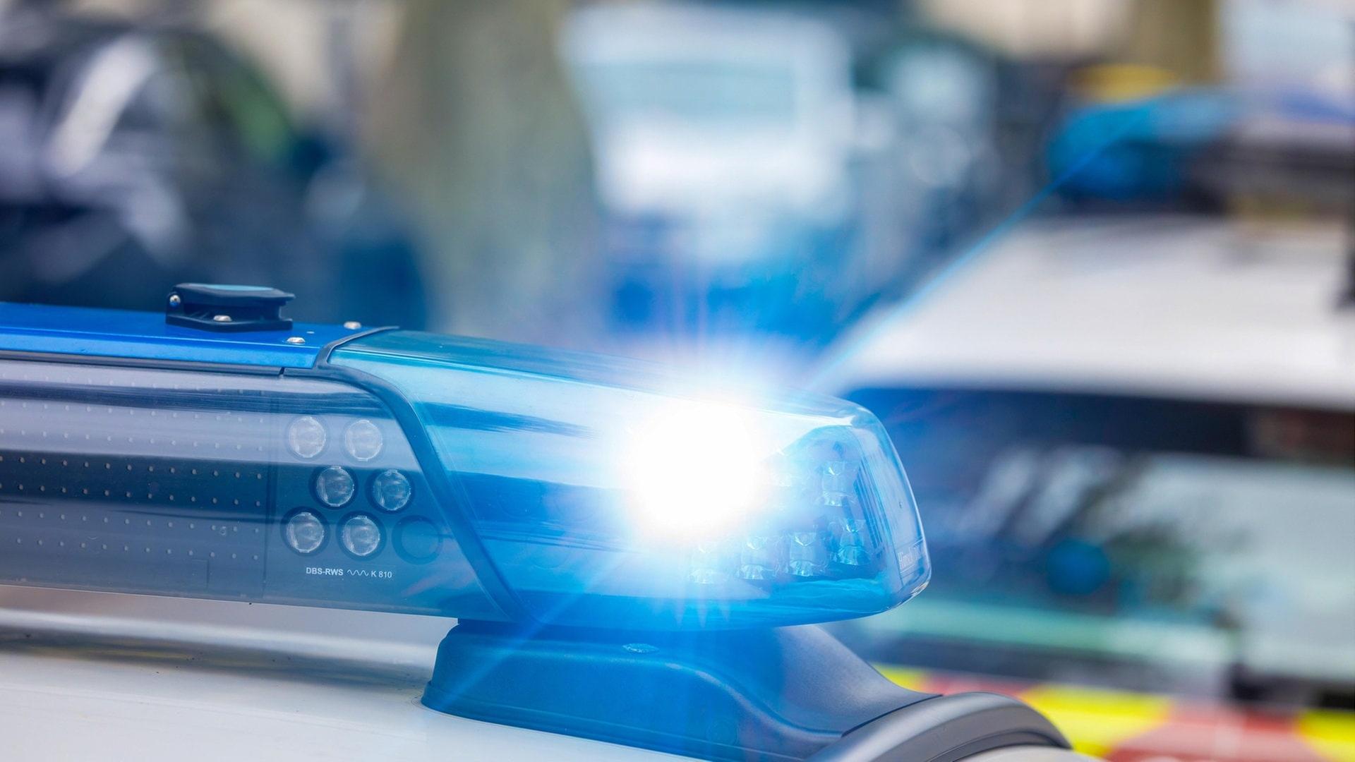 Bergungsarbeiten auf der A3 nach Unfall mit drei Lkw