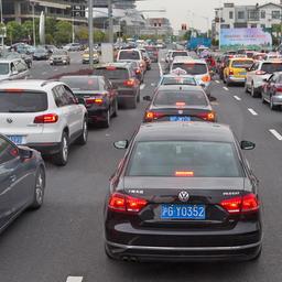 VW- und Audi-Fahrzeuge im Staßenverkehr, Shanghai
