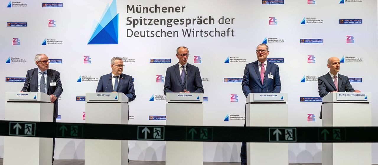 Peter Adrian (l-r), (DIHK), Jörg Dittrich, (ZDH), Friedrich Merz (CDU), Rainer Dulger, (BDA), und Peter Leibinger, (BDI).