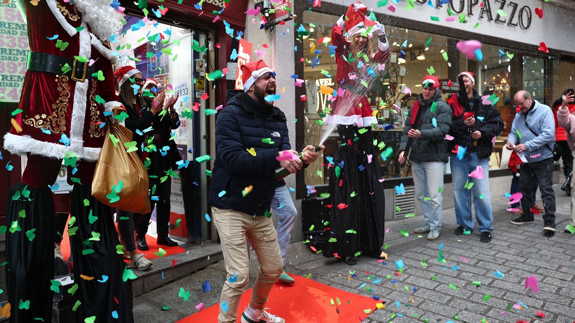 Menschen feiern einen Gewinn bei 