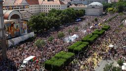Aufsicht auf den "Budapest Pride March" in Ungarn.