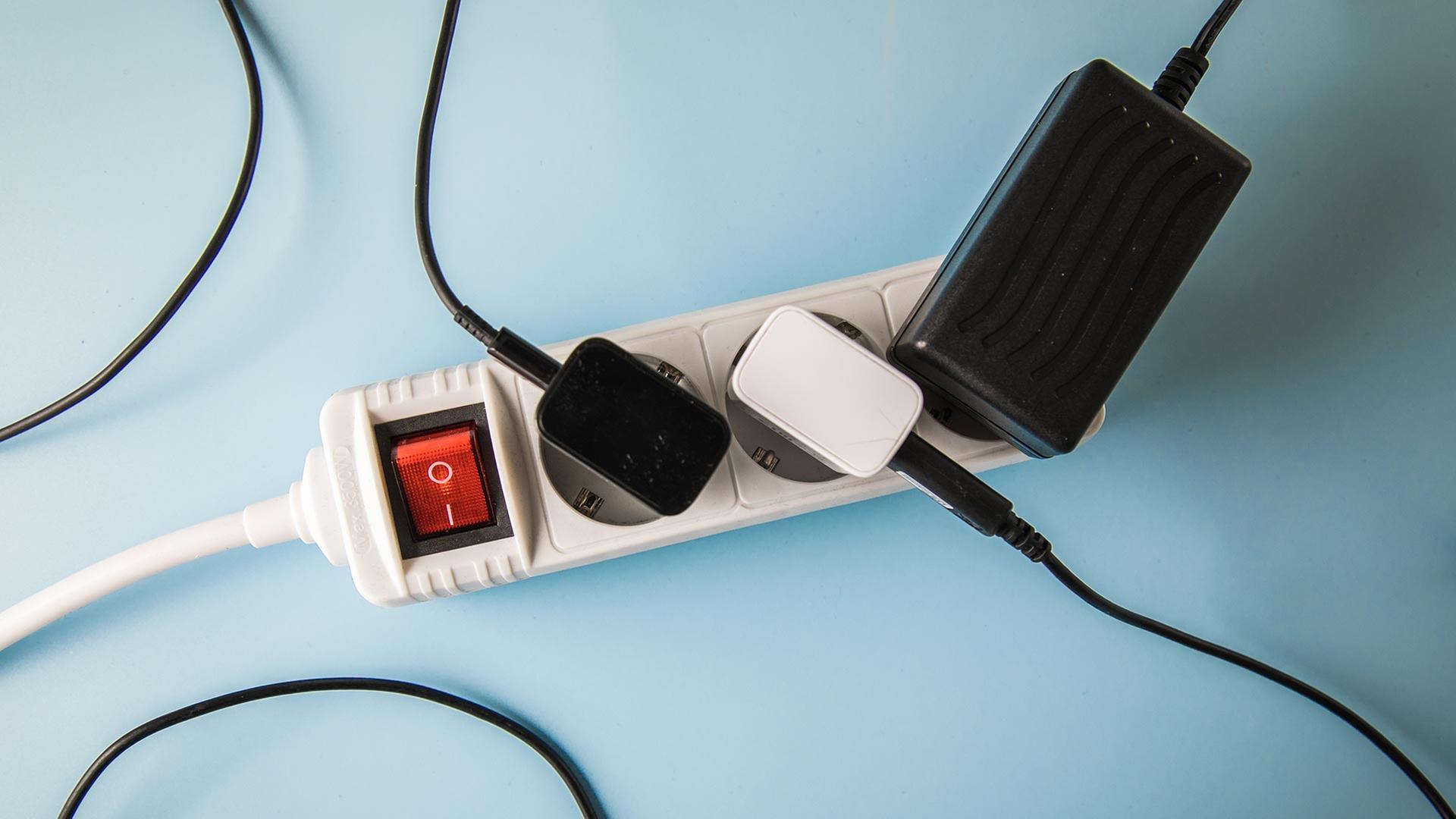 Mehrfachsteckdose mit Sicherheitsschalter. | picture alliance / dpa-tmn