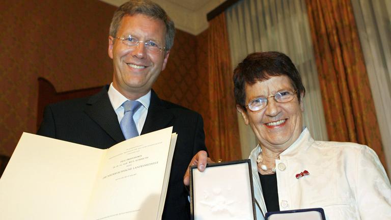Rita Süssmuth und Christian Wulff. | picture-alliance/ dpa Rita Süssmuth und Christian Wulff.