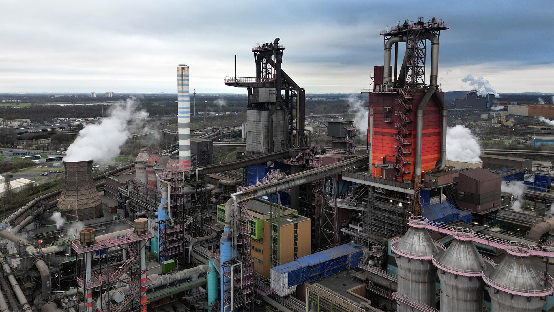 Hochöfen auf dem Werksgelände von Thyssenkrupp Steel. | picture alliance/dpa