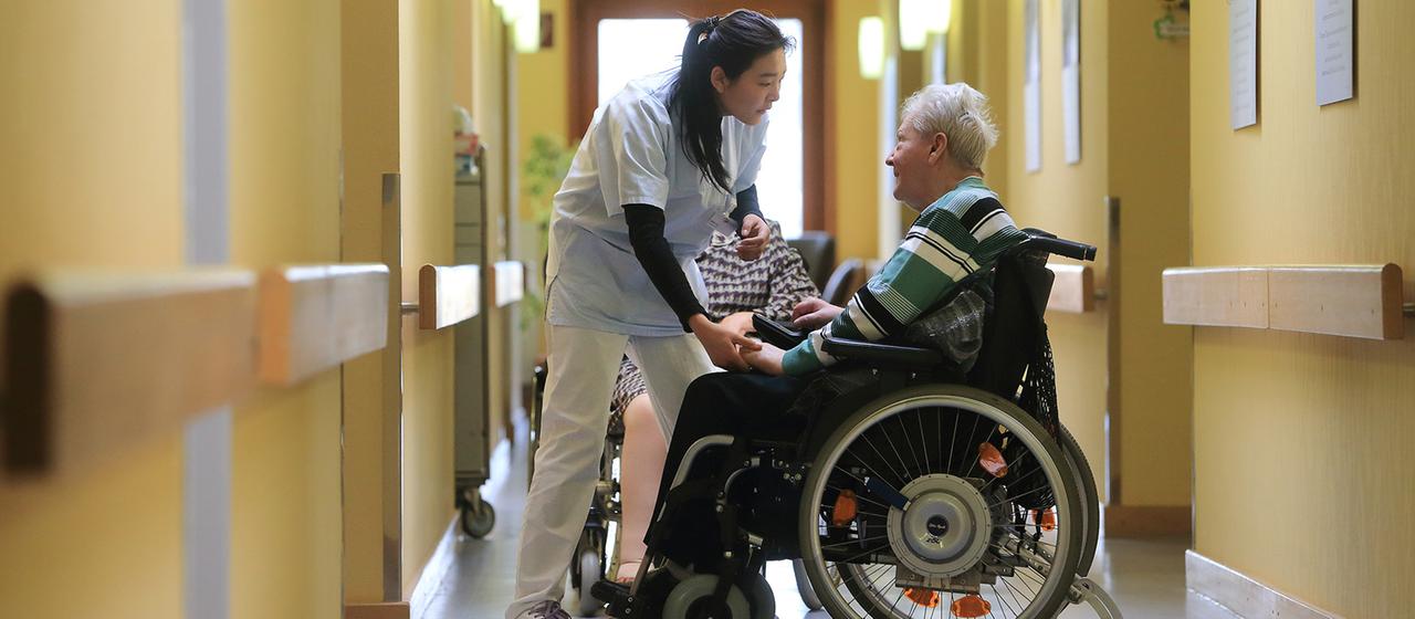 Scharfe Kritik an Warkens Plänen für die Pflege