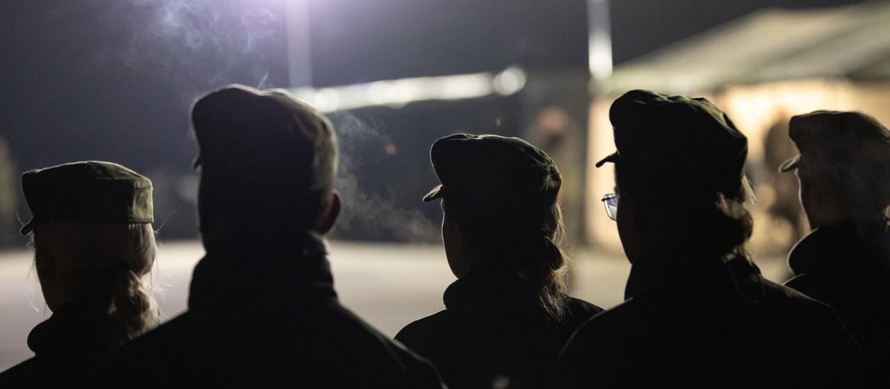 Soldaten stehen auf dem Truppenübungsplatz Grafenwöhr.