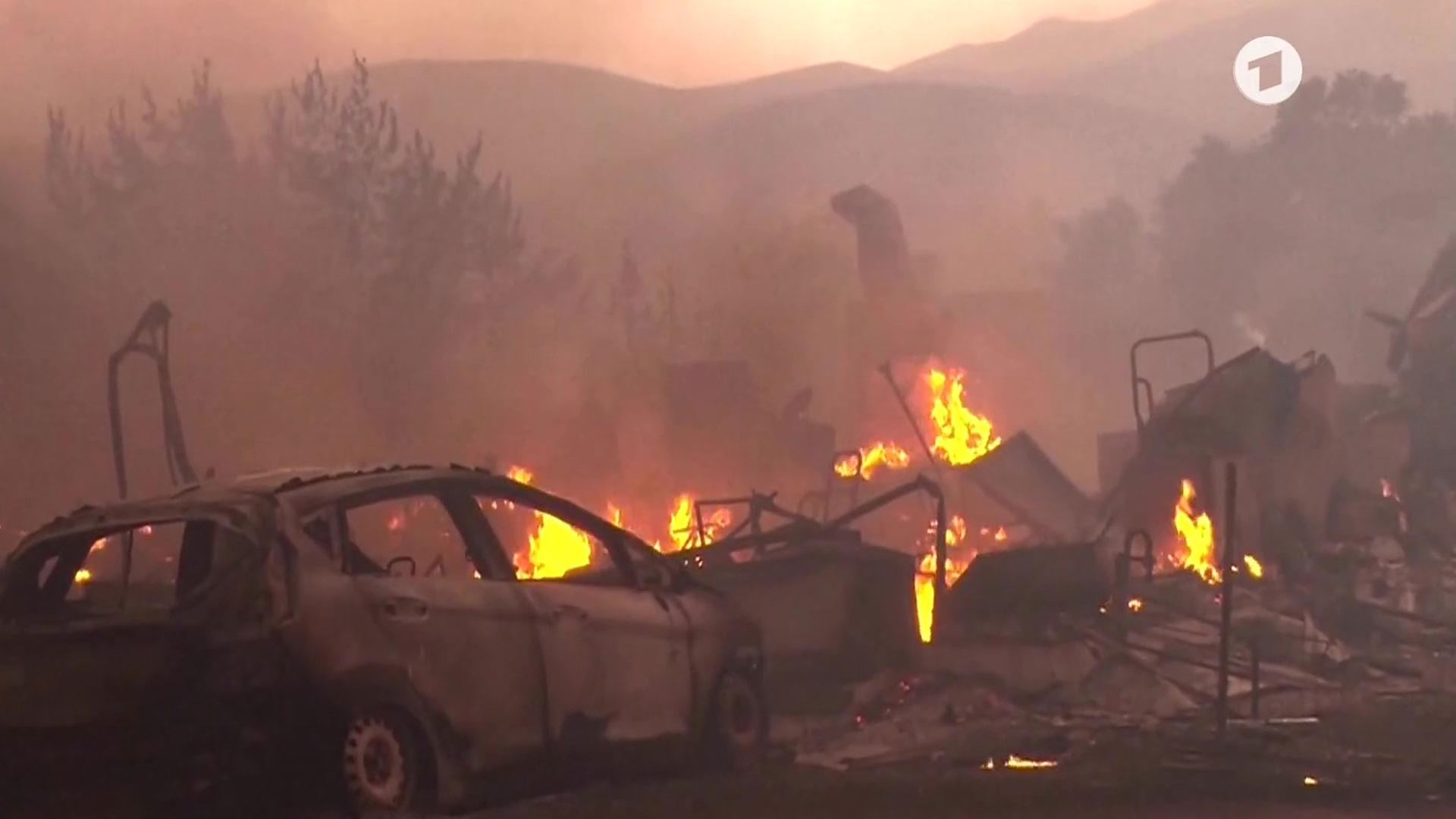 Zehntausende Menschen fliehen vor Feuer im US-Bundesstaat Nevada