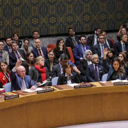 Der russische UN-Botschafter Wassili Nebenzia stimmte während einer Sitzung des Sicherheitsrats der Vereinten Nationen für die Resolution.