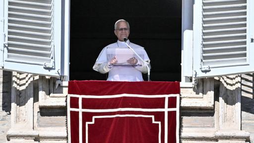 Der Papst muss operiert werden