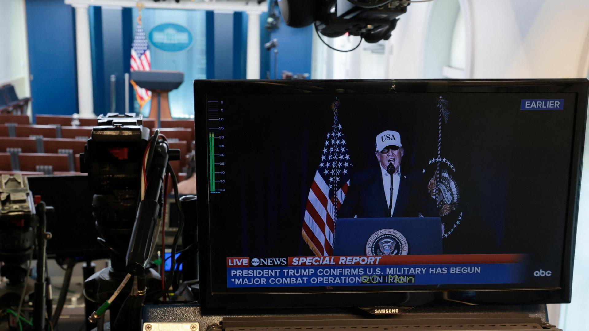 Donald Trump ist auf einem Bildschirm zu sehen. | REUTERS