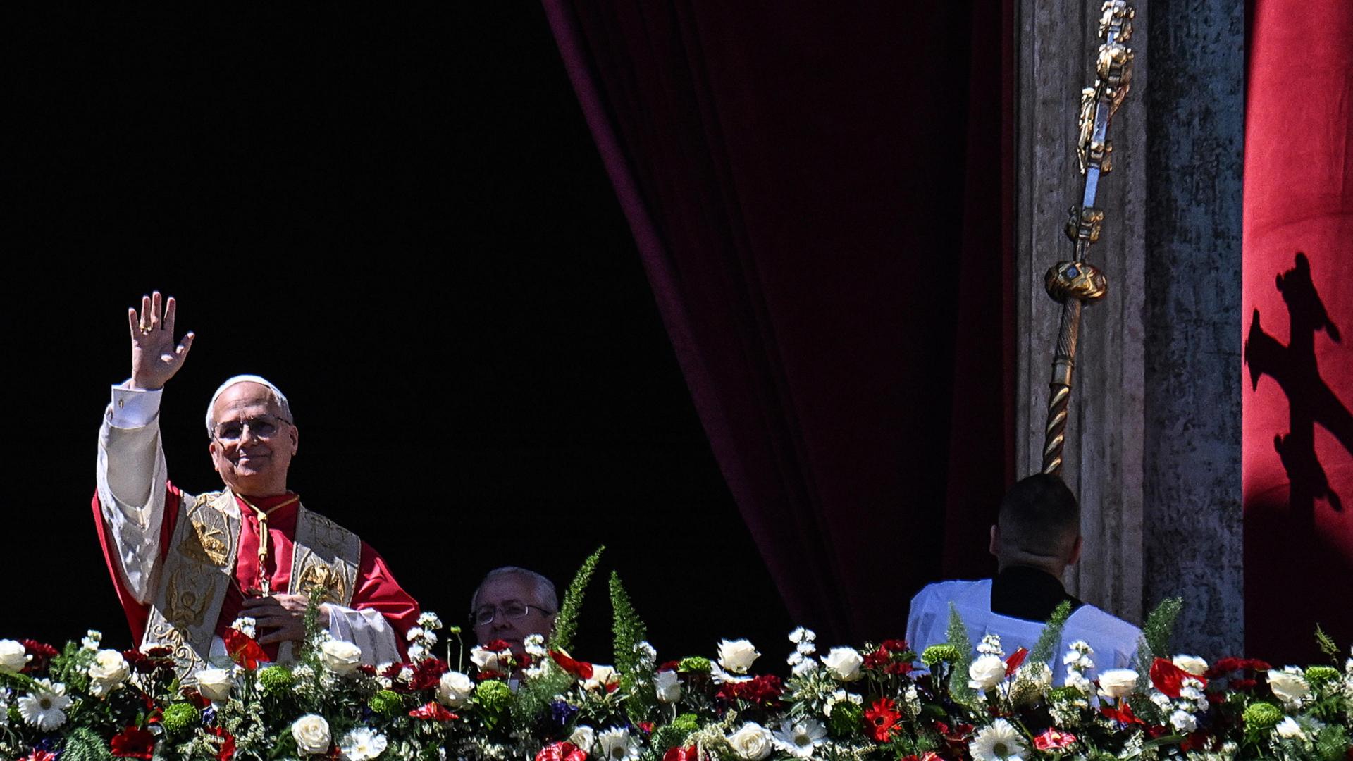 Papst Leo XIV. an Ostern auf dem Balkon des Petersdom | EPA