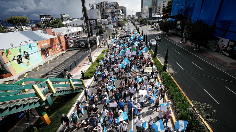 Menschen protestieren in Guatemala-Stadt