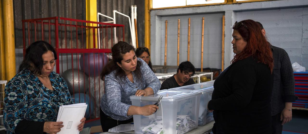 Wahlhelfer in Valparaiso, Chile