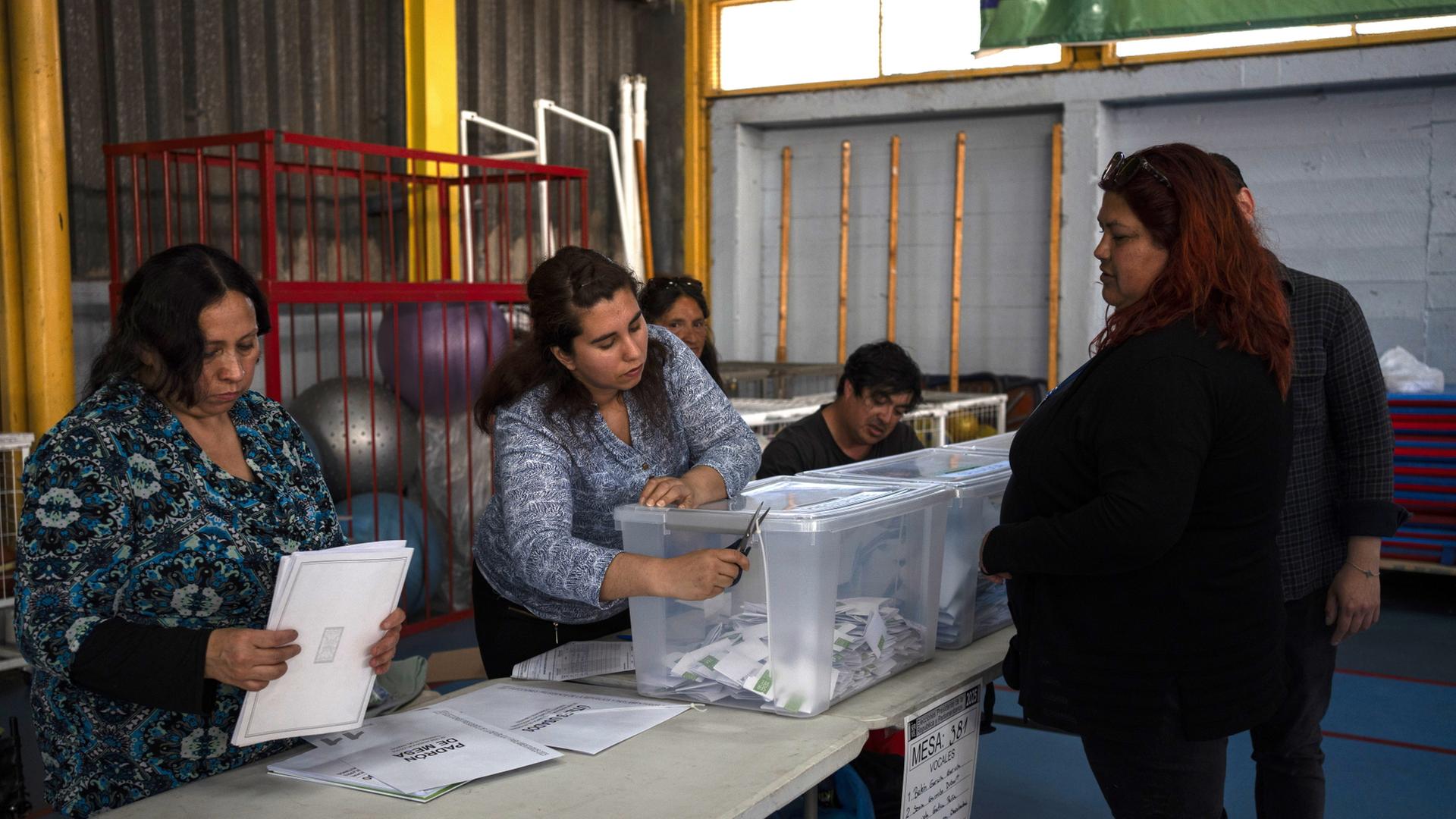 Präsidentschaftswahl in Chile: Jara und Kast ziehen wohl in die Stichwahl Präsidentschaftswahl in Chile: Jara und Kast ziehen wohl in die Stichwahl