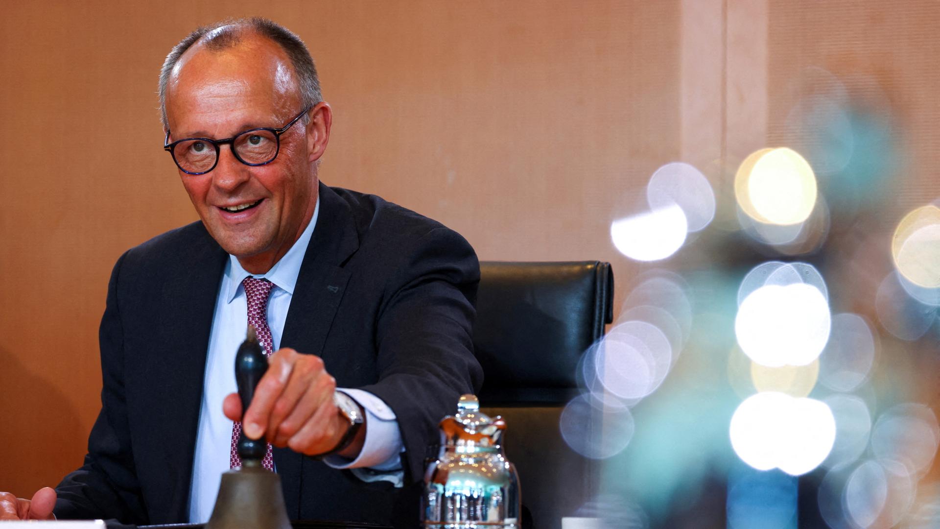 Wie hat sich Merz in den ersten 100 Tagen als Kanzler geschlagen?