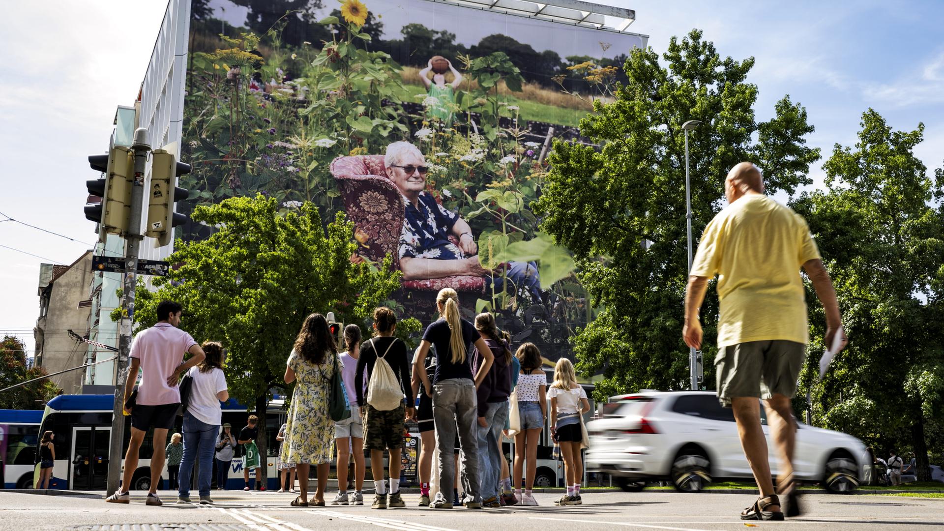 Biennale "Images Vevey", Taifun "Krovanh", Gymnastikübungen mit einem Feuerring