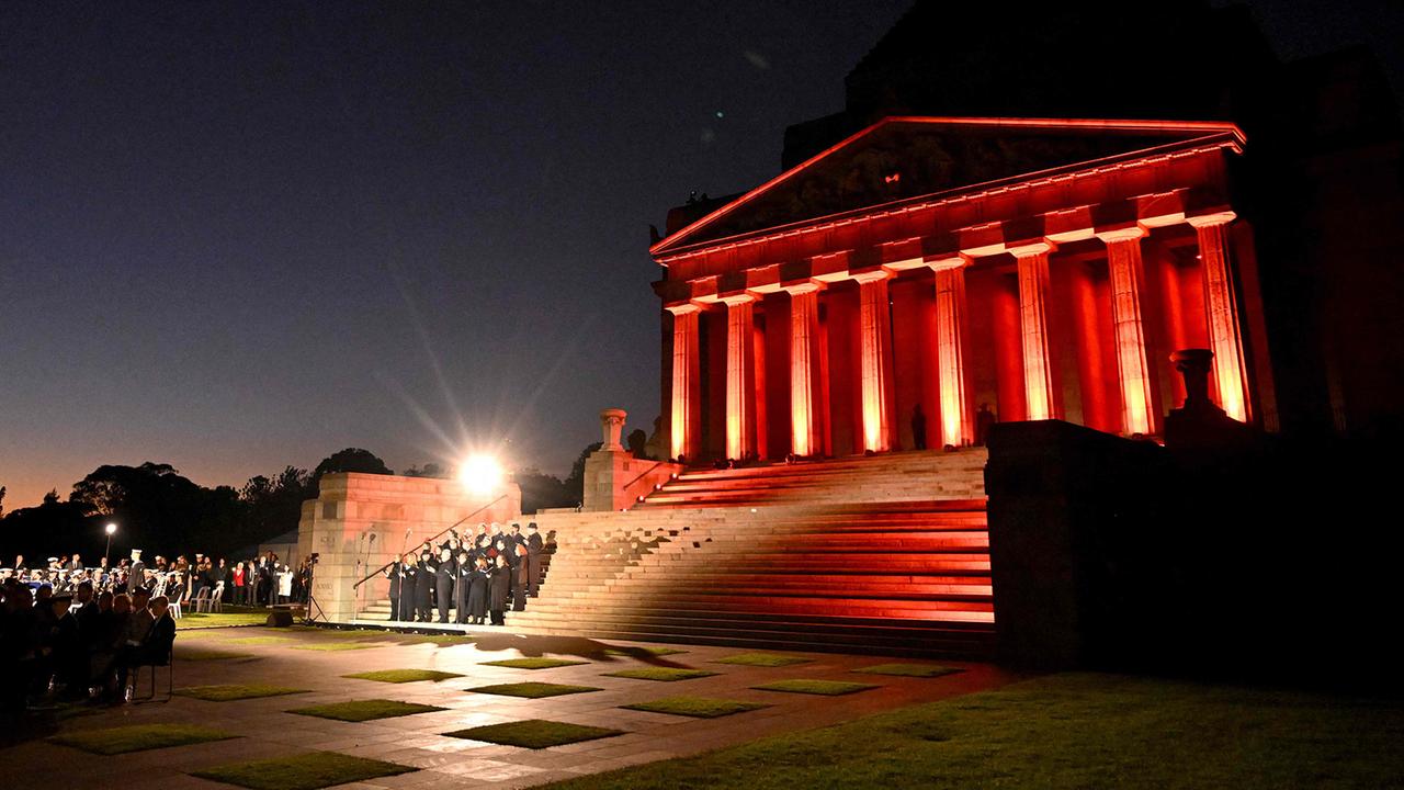 Anzac-Day Australien, Maikäfer Deutschland, Nakizumo Japan