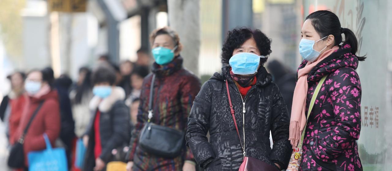 Menschen in Wuhan tragen im Januar 2020 Atemschutzmasken | STR/EPA-EFE/REX Menschen in Wuhan tragen im Januar 2020 Atemschutzmasken