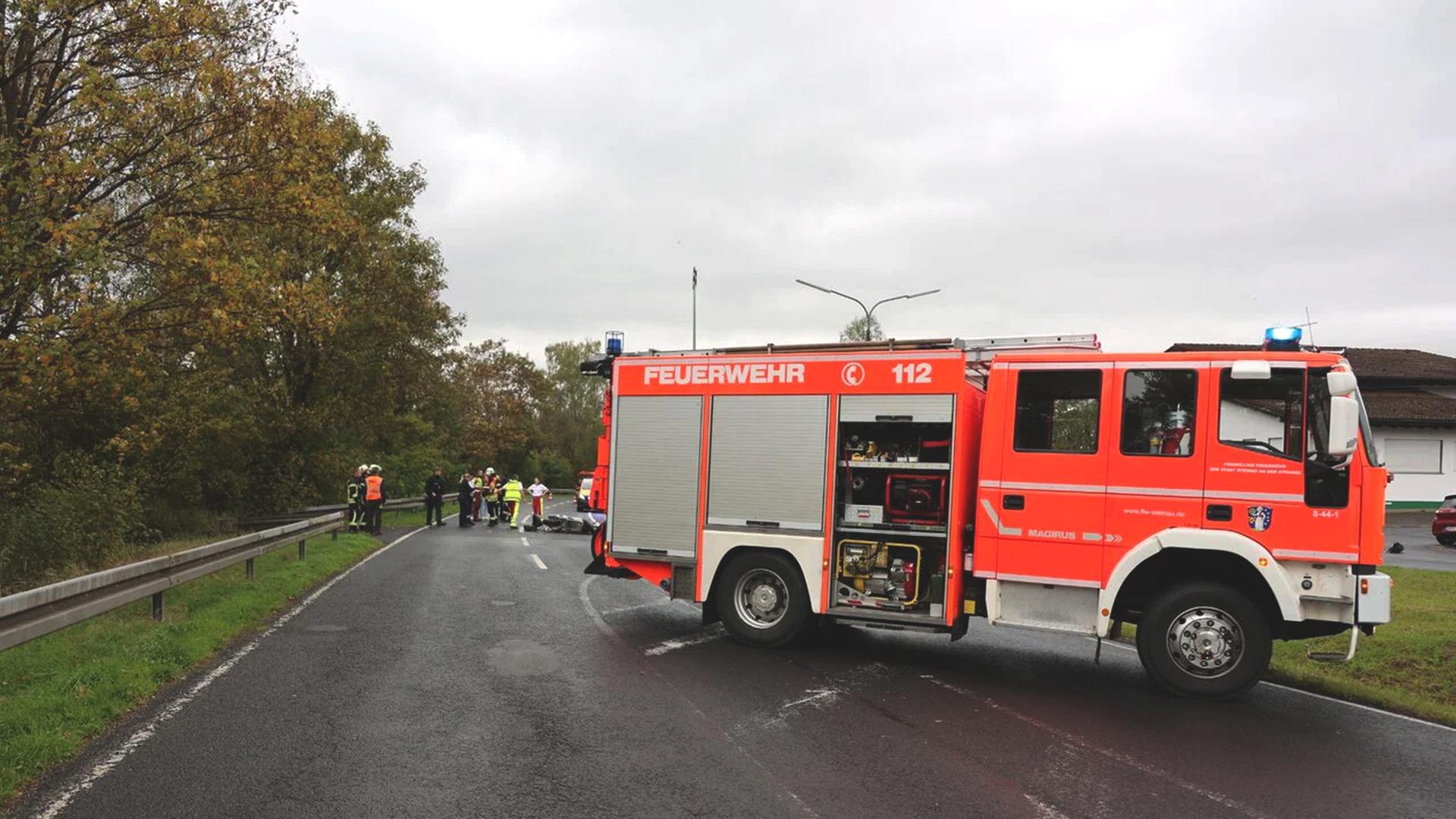 Rettungskräfte auf Straße | osthessen-news.de