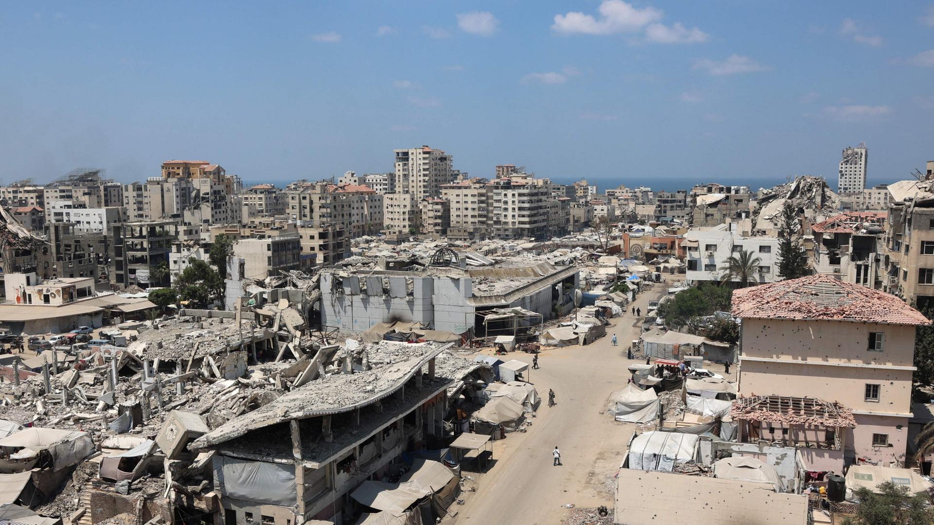 Ein Blick auf Gaza-Stadt mit teils zerstörten Gebäuden | AFP