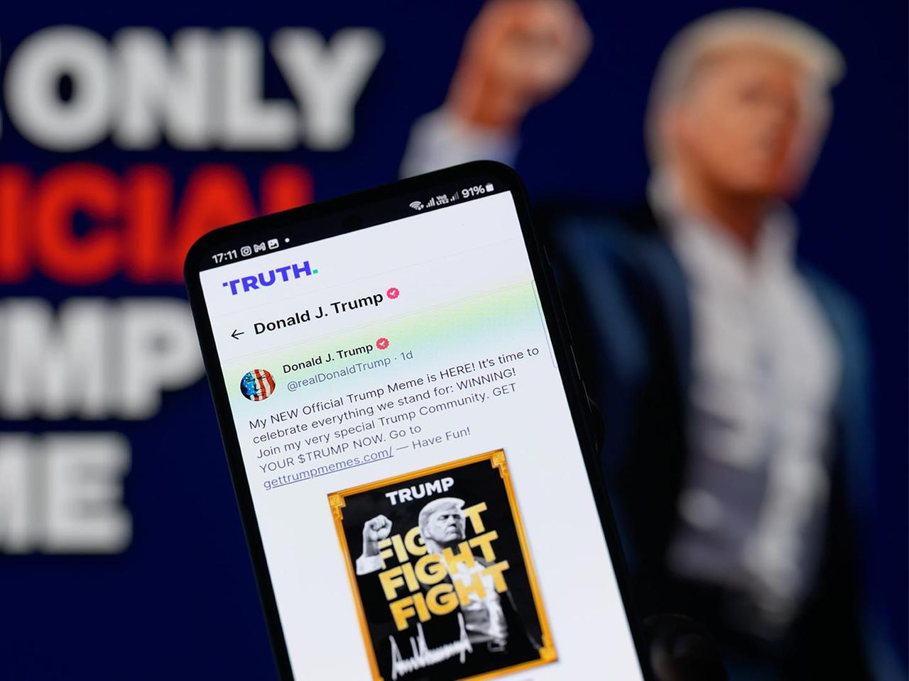 Milliarden an Marktwert für Trumps digitale Gedenkmünze | tagesschau.de