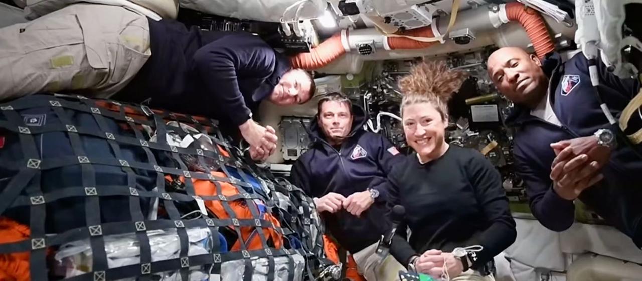 Dieses Bild aus einem von der NASA zur Verfügung gestellten Video zeigt die Artemis-2-Besatzung an Bord der "Orion"-Kapsel.