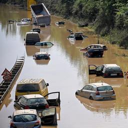 Autowracks auf Bundesstraße