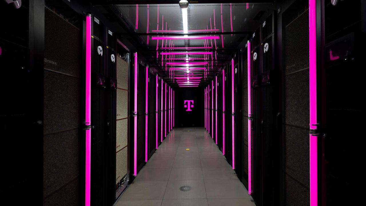 Künstliche Intelligenz: Telekom startet riesige KI-Fabrik für die Industrie