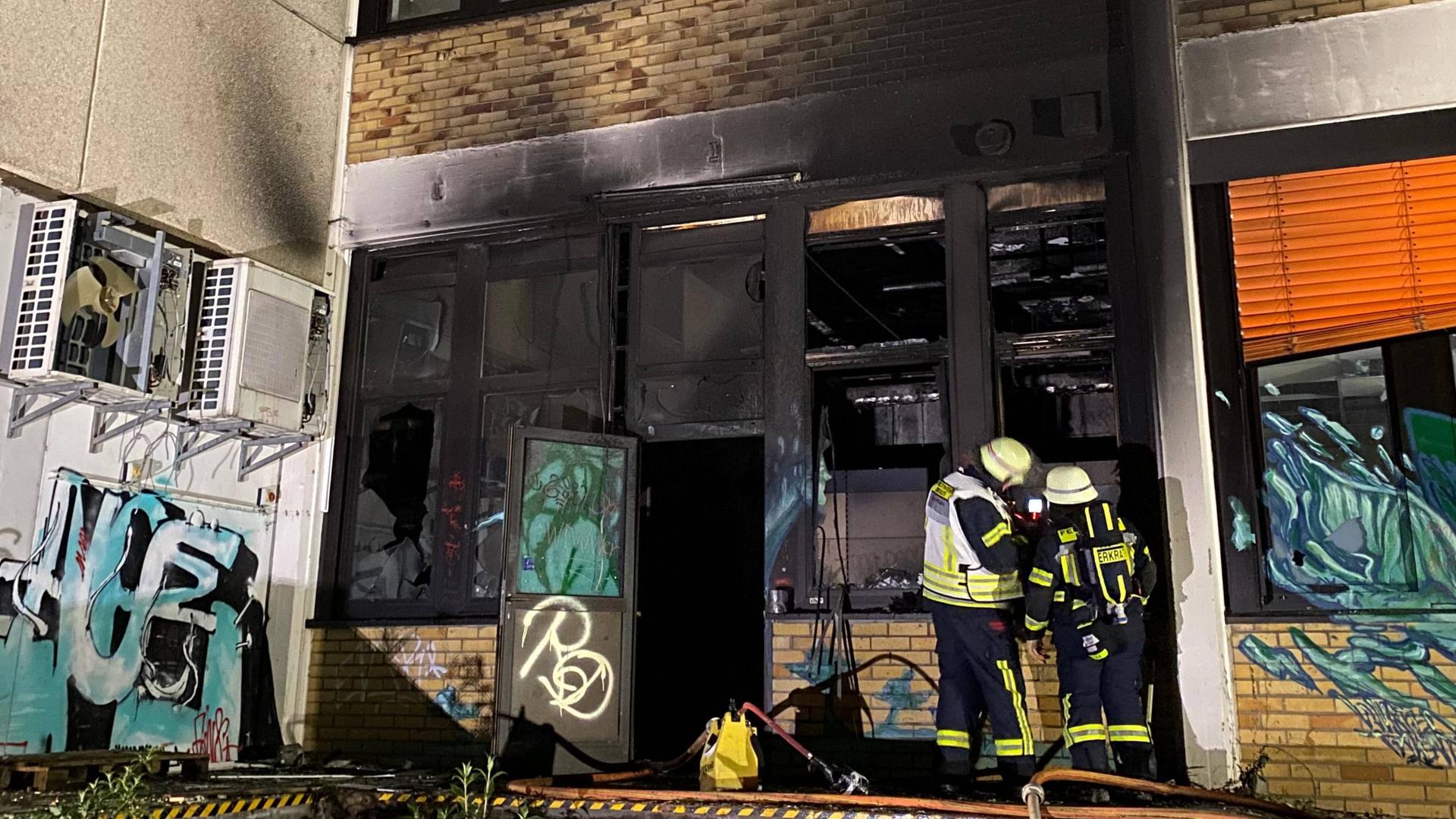 Feuer in Erkrath: Bauruine in Brand geraten